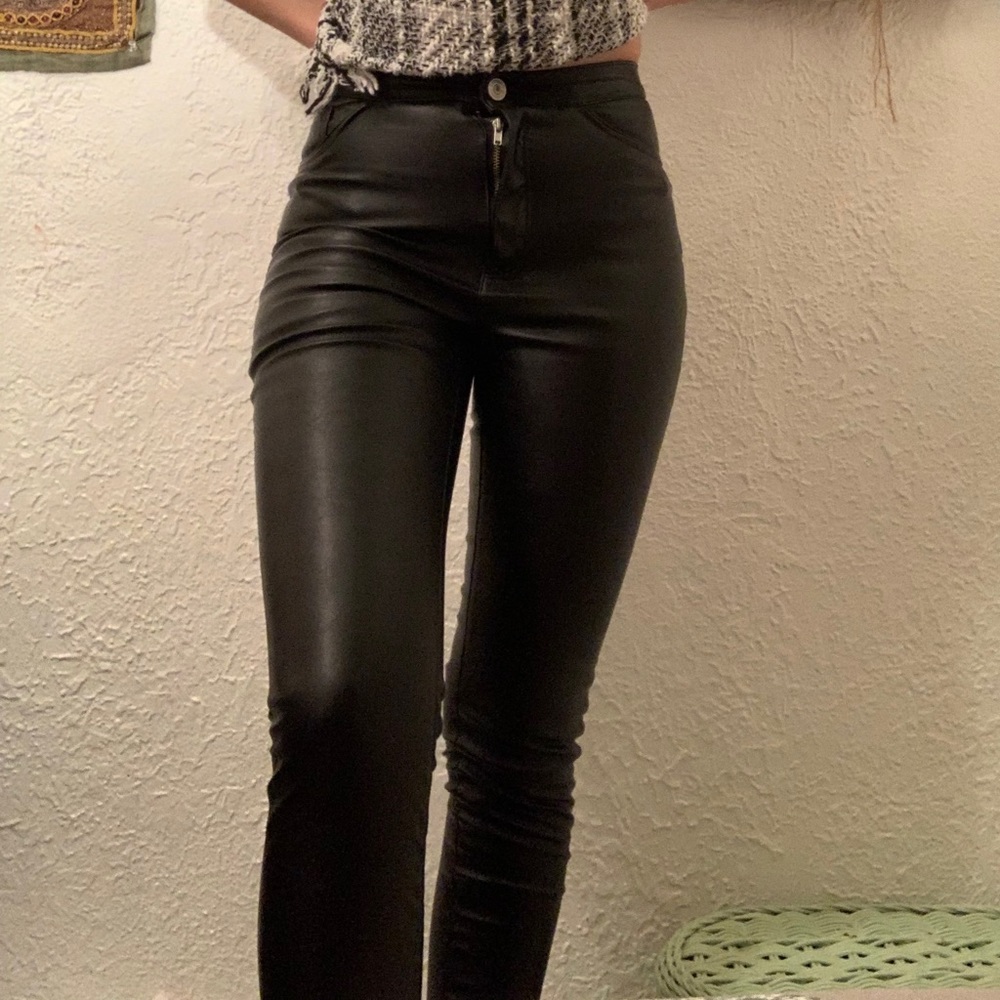 🖤 black faux leather pants 🖤